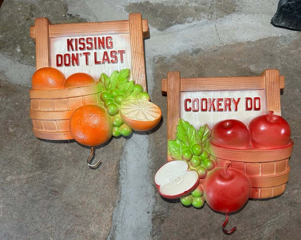 Miller Kitchen Chalk Ware vintage Apples and Oranges Sign hooks kitschy